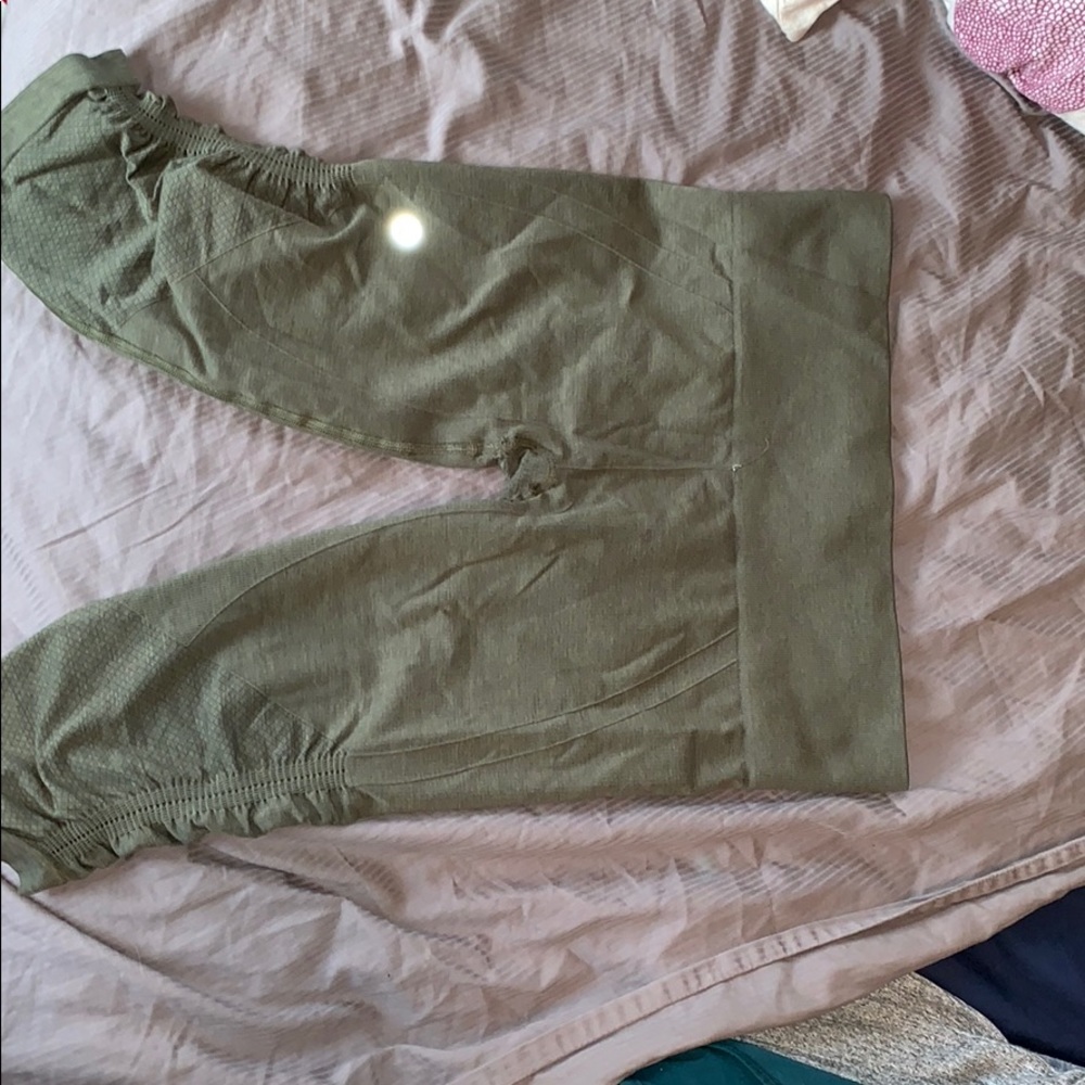 Size 8 lululemon crops